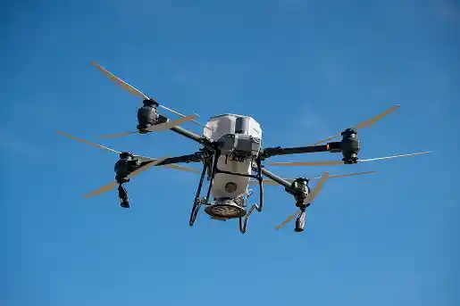 Entretiens d’une façade d’une usine en réabilitation